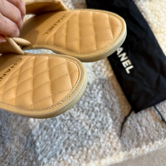 Chanel 20P Beige Pearl Chain Slipper CC Logo Slip On Mule Flats - Picture 7 of 10